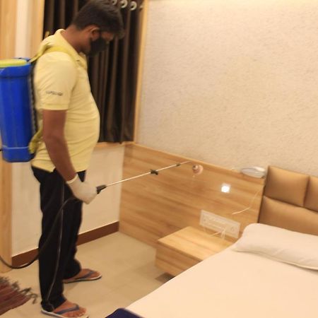 Hotel Shri Radhe Somnāth Extérieur photo