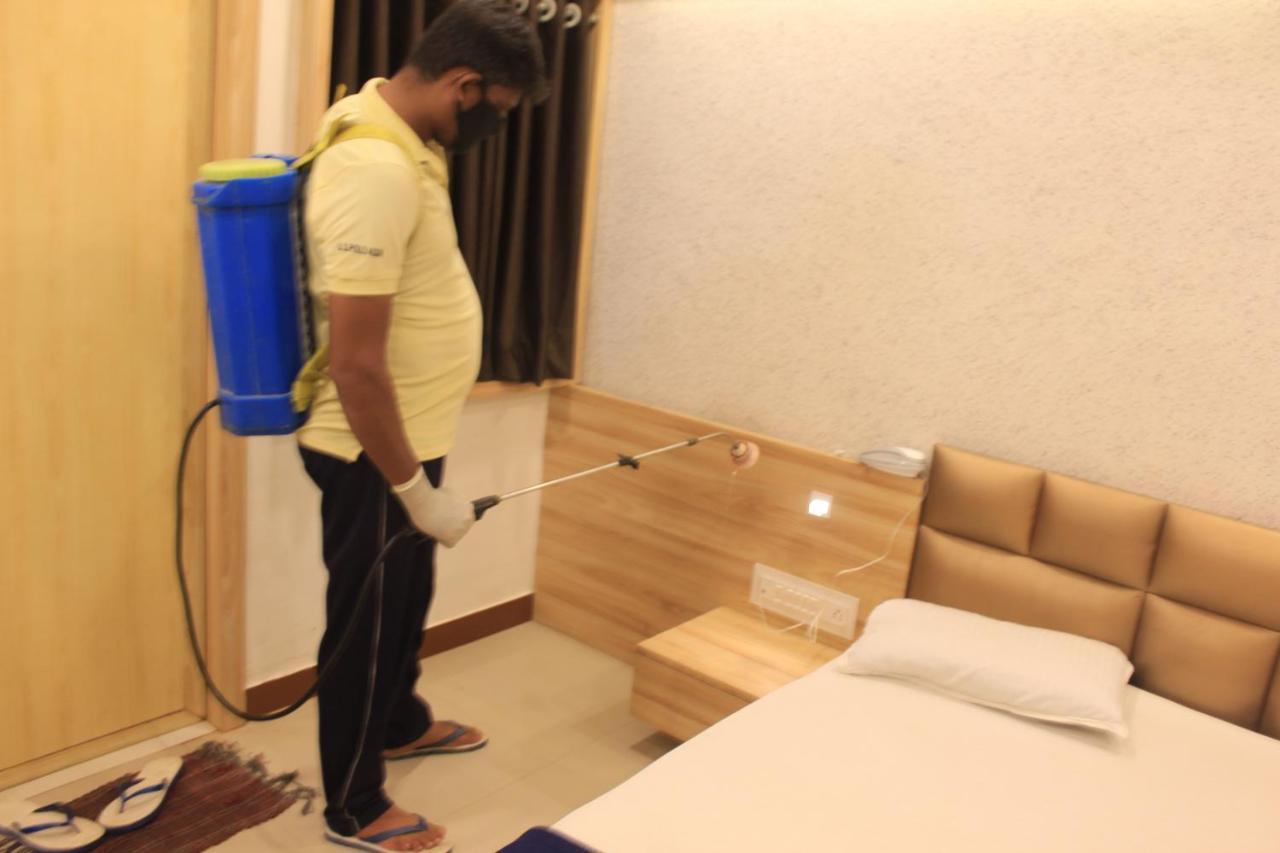 Hotel Shri Radhe Somnāth Extérieur photo