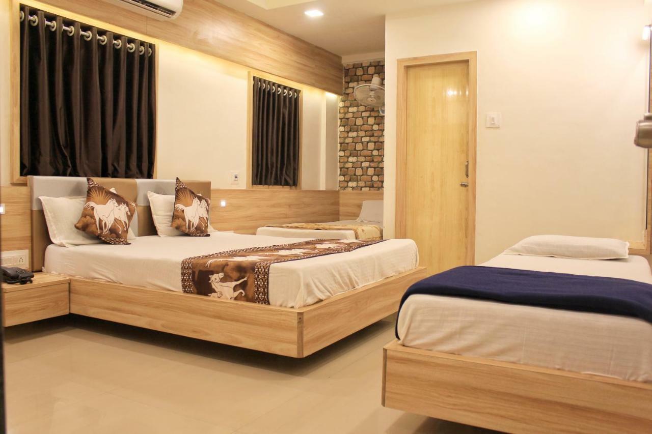 Hotel Shri Radhe Somnāth Extérieur photo
